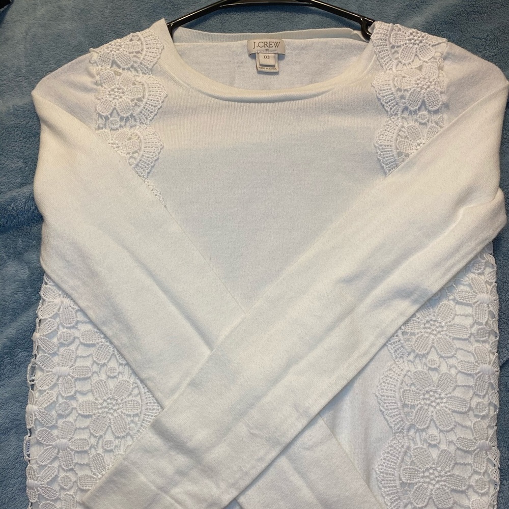 White Simple Sweater with lace detail